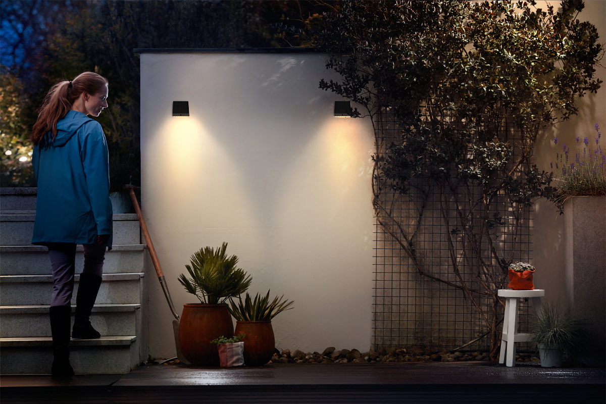 NexSun Polaris | 1000 Lumens | High Capacity Modern Solar Wall Light