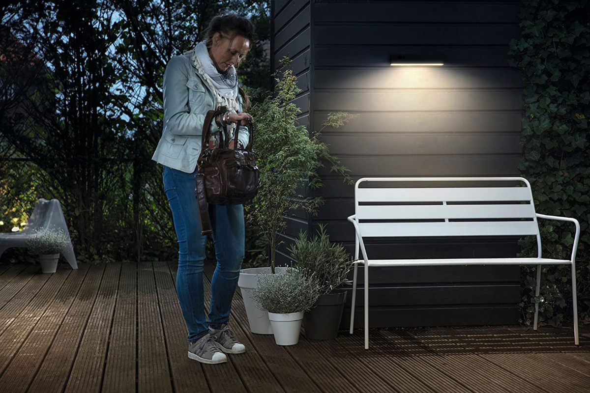 NexSun Solstice | 1000 Lumens | Modern Linear Solar Wall Light