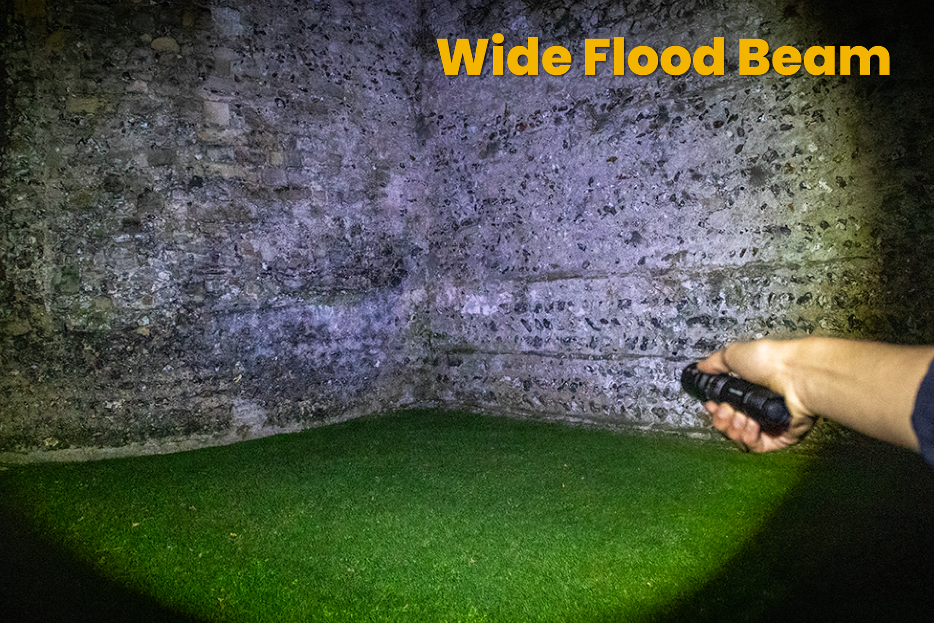 Tracker 1000 Zoom | Lampe de poche rechargeable à faisceau spot à faisceau large réglable de 1 000 lumens