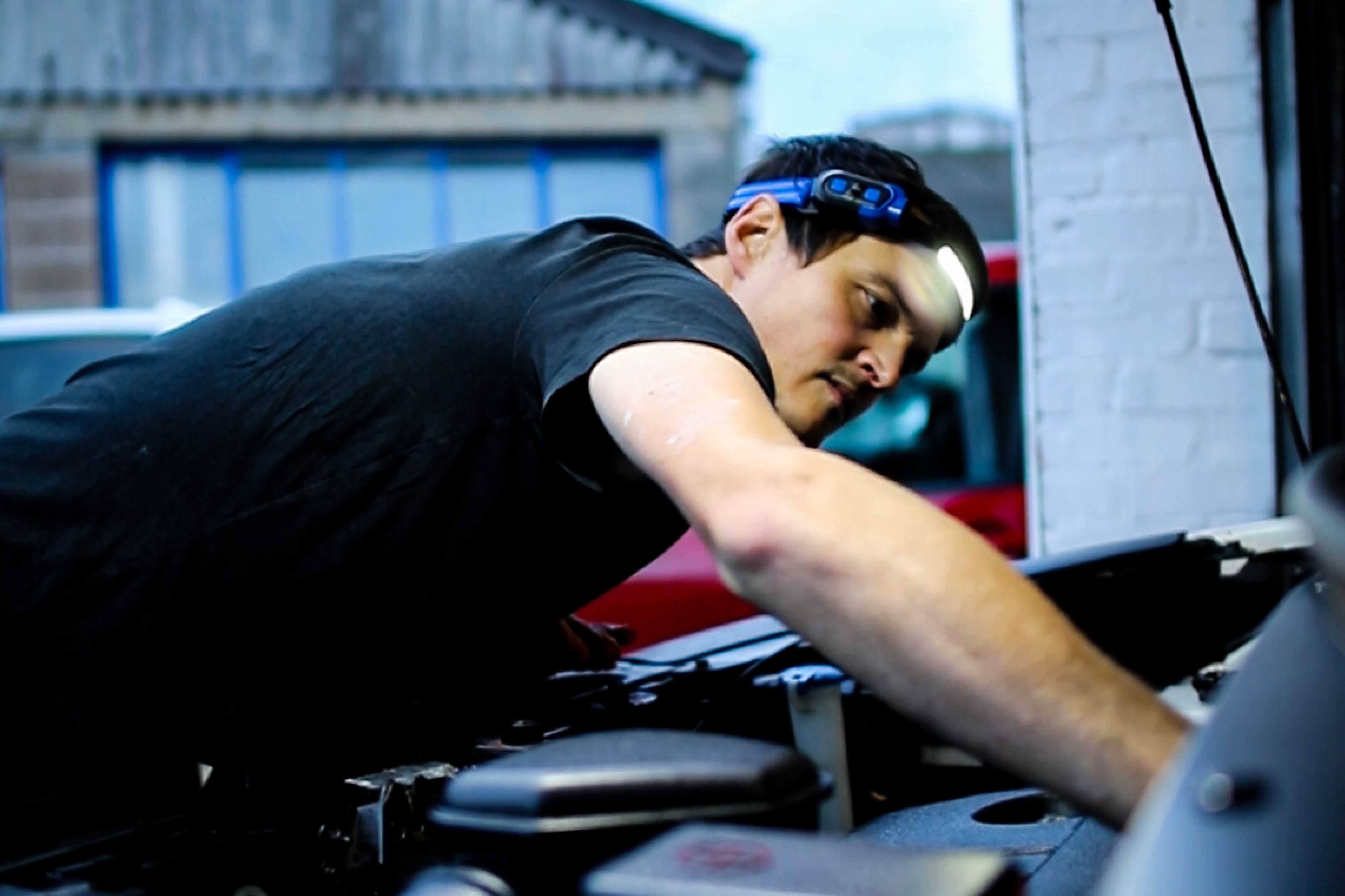 LightWave 800R | 800 Lumens | Rechargeable Head Torch with Wave Sensor Control